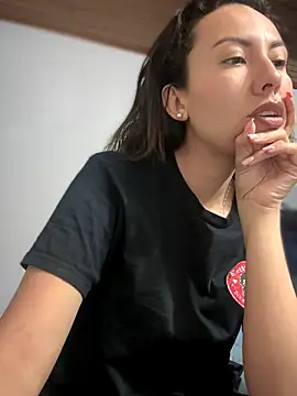 im lorein online show from 10/04/25, 01:47