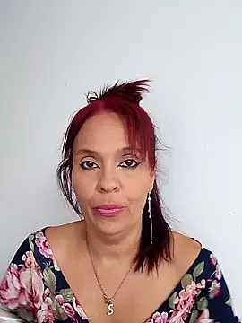 sthefania1710 online show from 03/18/25, 12:58