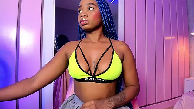 Snapshot of johannaMiller1 chatting on 12/12/24, 04:37 johannaMiller1 online show from 12/12/24, 04:37