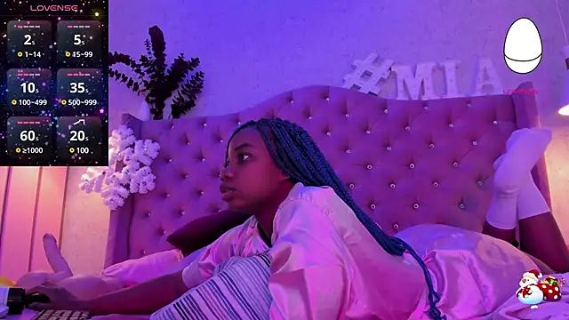 Snapshot of johannaMiller1 chatting on 12/25/24, 04:00 johannaMiller1 online show from 12/25/24, 04:00