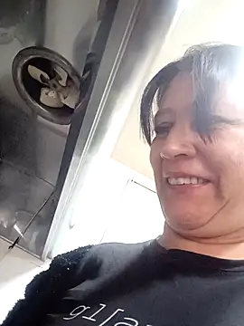 Snapshot of carolina_linarez69 chatting on 10/27/25, 06:45 carolina linarez69 online show from 10/27/25, 06:45