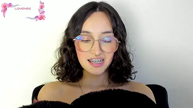 Snapshot of its__angelica_ chatting on 02/02/25, 11:00 its angelica online show from 02/02/25, 11:00