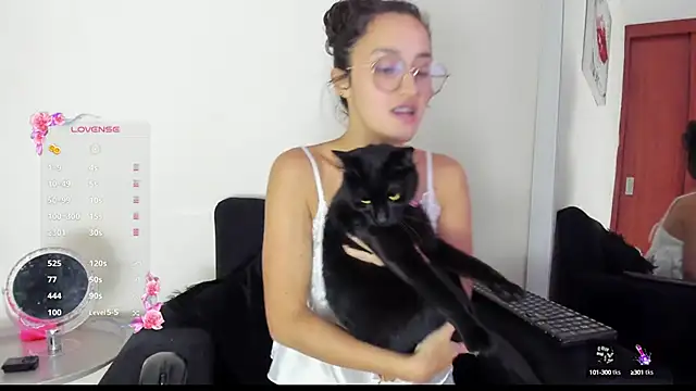 Snapshot of its__angelica_ chatting on 10/06/25, 07:00 its angelica online show from 10/06/25, 07:00