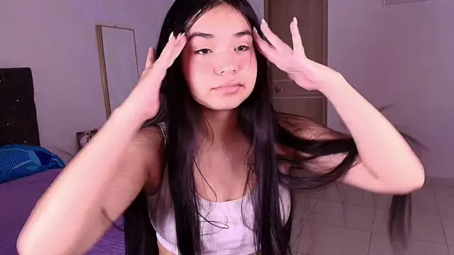 Snapshot of AuroraFiore chatting on 10/26/25, 01:33 AuroraFiore online show from 10/26/25, 01:33