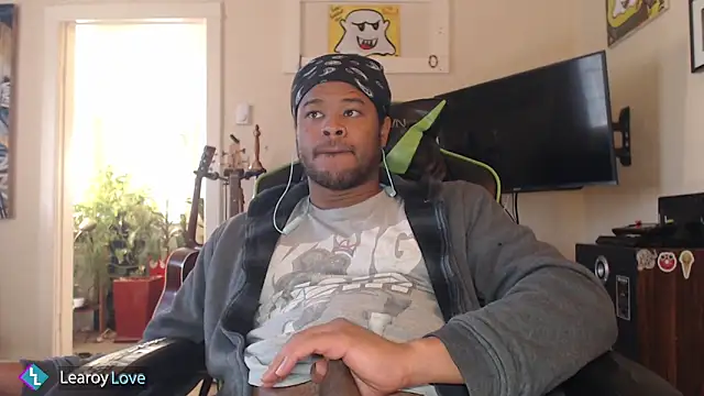 Snapshot of Learoy_Love chatting on 01/17/25, 10:23 Learoy Love online show from 01/17/25, 10:23