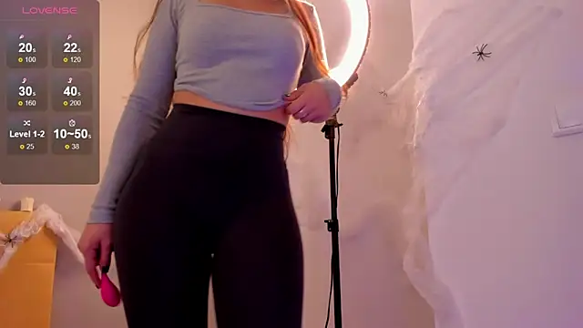 Snapshot of Sophiaa_sensual chatting on 10/26/25, 01:44 Sophiaa sensual online show from 10/26/25, 01:44