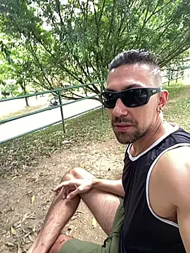 Snapshot of dantedesirexx chatting on 05/30/26, 04:37 dantedesirexx online show from 05/30/26, 04:37
