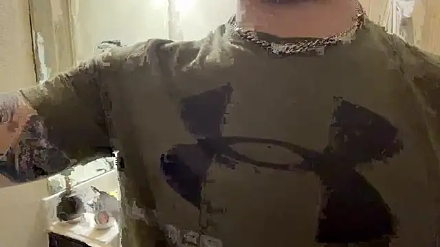 Snapshot of DaddydayDrinkzz chatting on 02/22/25, 08:31 DaddydayDrinkzz online show from 02/22/25, 08:31