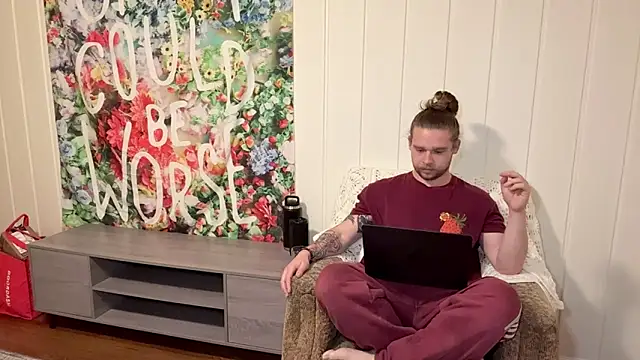 Snapshot of DaddydayDrinkzz chatting on 12/23/25, 05:16 DaddydayDrinkzz online show from 12/23/25, 05:16