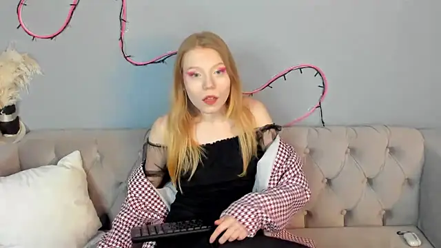 Snapshot of Esme_Runn chatting on 02/03/25, 10:03 Esme Runn online show from 02/03/25, 10:03