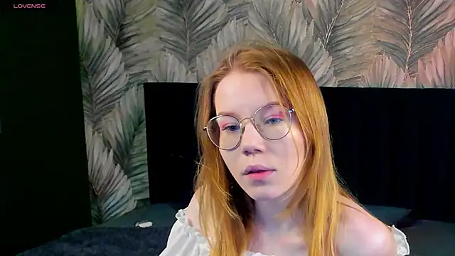 Snapshot of Esme_Runn chatting on 03/19/25, 10:00 Esme Runn online show from 03/19/25, 10:00