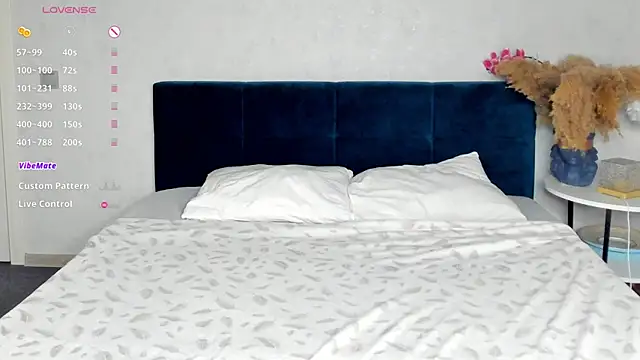 Snapshot of Esme_Runn chatting on 10/22/25, 03:29 Esme Runn online show from 10/22/25, 03:29