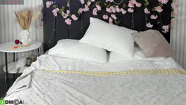 Snapshot of Esme_Runn chatting on 11/08/25, 03:29 Esme Runn online show from 11/08/25, 03:29