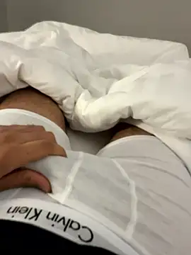 Snapshot of thick_n_hard chatting on 12/01/24, 07:47 thick n hard online show from 12/01/24, 07:47