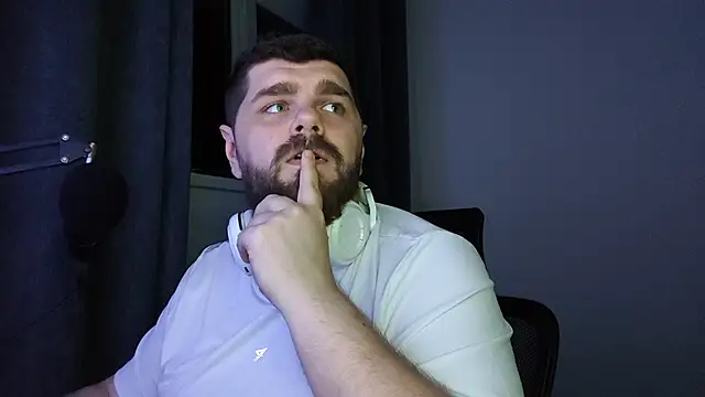 Snapshot of KingMarti chatting on 11/25/25, 05:24 KingMarti online show from 11/25/25, 05:24