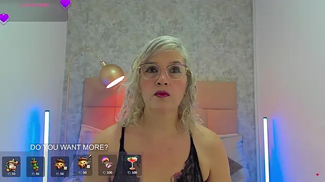 Snapshot of CarolinaGlamour chatting on 05/04/26, 10:55 CarolinaGlamour online show from 05/04/26, 10:55