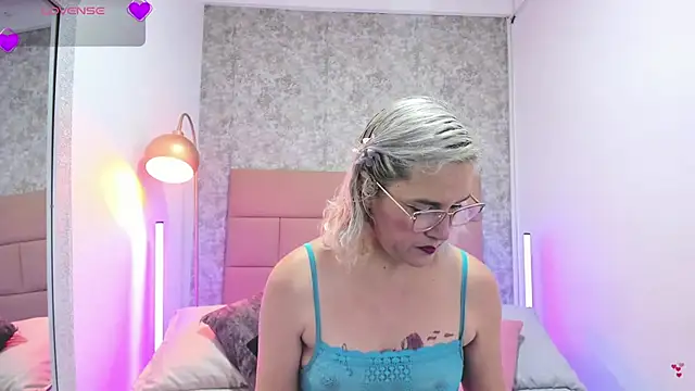 Snapshot of CarolinaGlamour chatting on 05/19/26, 11:16 CarolinaGlamour online show from 05/19/26, 11:16