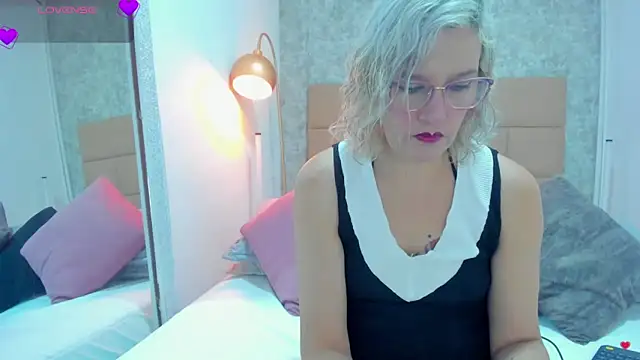 Snapshot of CarolinaGlamour chatting on 05/23/26, 11:03 CarolinaGlamour online show from 05/23/26, 11:03