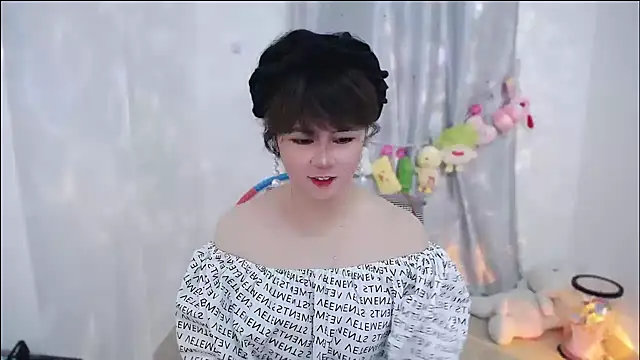 Fan ting online show from 10/13/25, 10:48