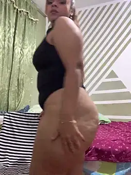 Snapshot of Evabigass chatting on 12/16/24, 05:11 Evabigass online show from 12/16/24, 05:11