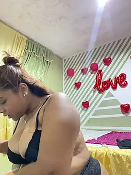 Snapshot of Evabigass chatting on 10/29/25, 05:36 Evabigass online show from 10/29/25, 05:36