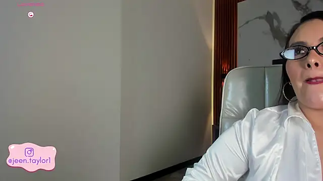 Snapshot of Jeen_Taylor chatting on 10/27/25, 08:13 Jeen Taylor online show from 10/27/25, 08:13