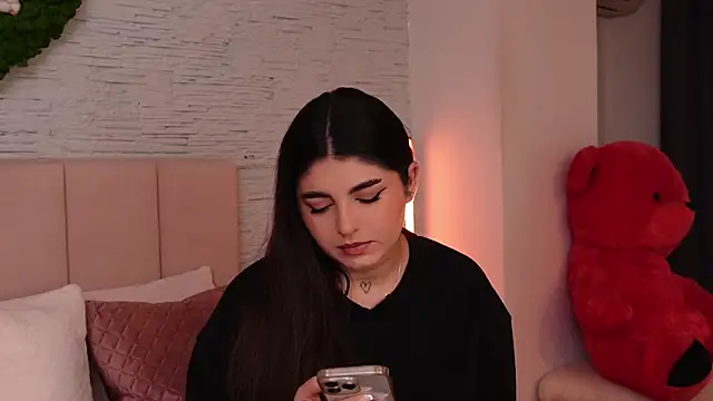 Snapshot of RachelSwaan chatting on 12/21/24, 10:39 RachelSwaan online show from 12/21/24, 10:39