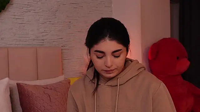 Snapshot of RachelSwaan chatting on 01/18/25, 04:48 RachelSwaan online show from 01/18/25, 04:48