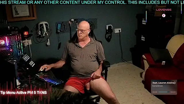 Snapshot of Pilot_Dave_69 chatting on 11/09/25, 05:28 Pilot Dave 69 online show from 11/09/25, 05:28