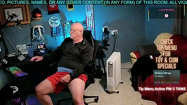 Snapshot of Pilot_Dave_69 chatting on 11/25/25, 05:40 Pilot Dave 69 online show from 11/25/25, 05:40