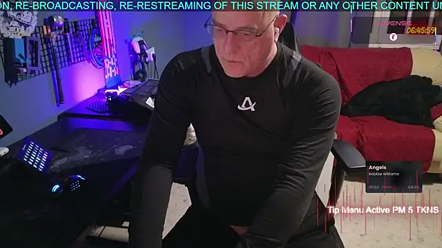 Snapshot of Pilot_Dave_69 chatting on 12/02/25, 05:46 Pilot Dave 69 online show from 12/02/25, 05:46