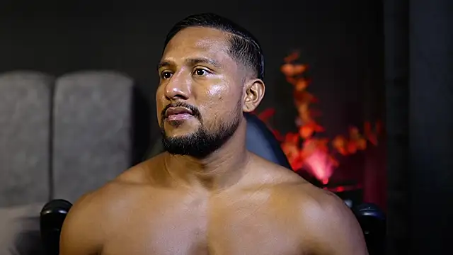 Snapshot of CallumMuscle chatting on 11/06/25, 01:34 CallumMuscle online show from 11/06/25, 01:34