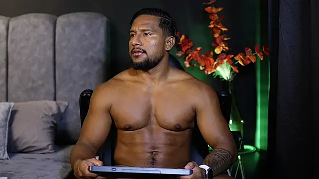 Snapshot of CallumMuscle chatting on 11/12/25, 02:23 CallumMuscle online show from 11/12/25, 02:23