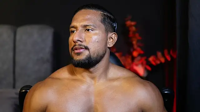 Snapshot of CallumMuscle chatting on 11/15/25, 02:13 CallumMuscle online show from 11/15/25, 02:13