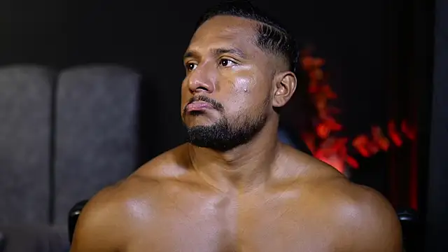 Snapshot of CallumMuscle chatting on 11/17/25, 10:54 CallumMuscle online show from 11/17/25, 10:54