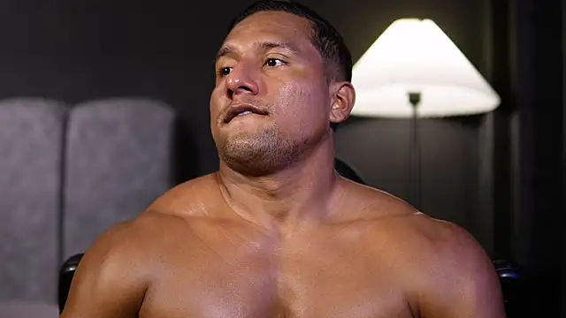 Snapshot of CallumMuscle chatting on 11/27/25, 04:09 CallumMuscle online show from 11/27/25, 04:09