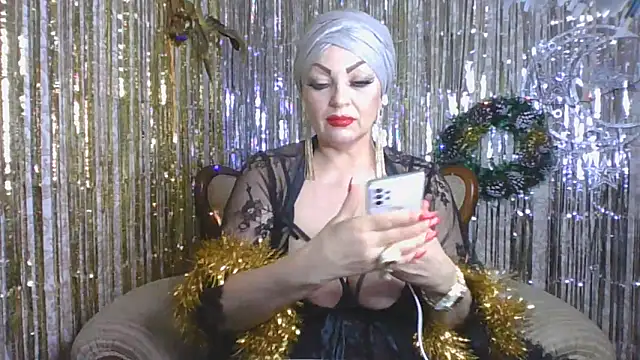 Snapshot of Izabella_gold chatting on 12/28/24, 12:45 Izabella gold online show from 12/28/24, 12:45