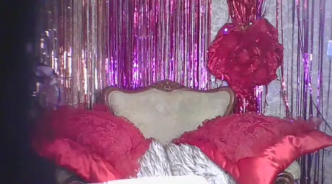 Snapshot of Izabella_gold chatting on 03/02/25, 04:50 Izabella gold online show from 03/02/25, 04:50