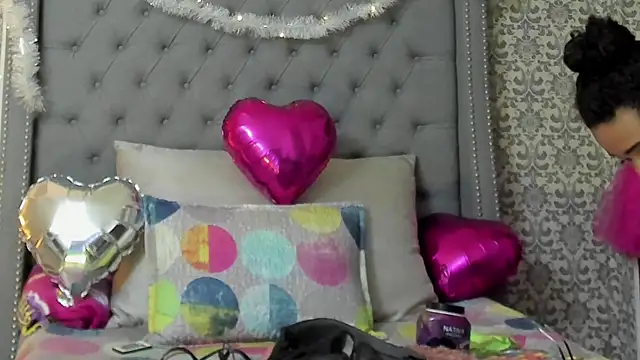 evafoxs online show from 12/15/24, 06:40