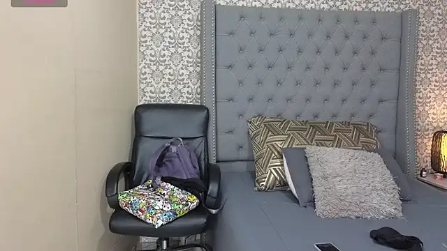 evafoxs online show from 03/20/25, 03:04