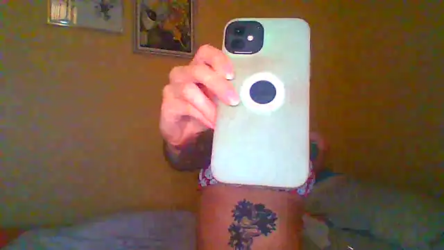 Snapshot of felinebitxx chatting on 01/03/25, 02:32 felinebitxx online show from 01/03/25, 02:32