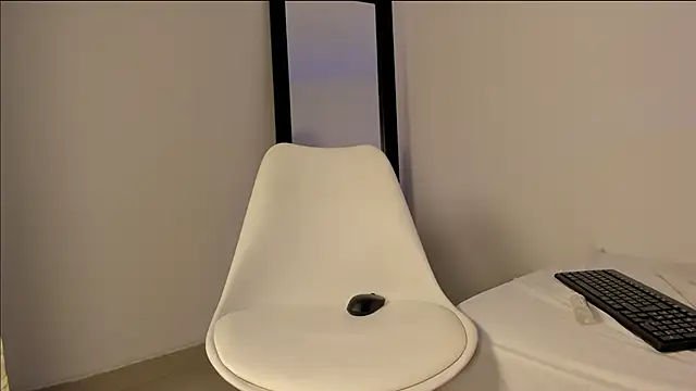 Snapshot of keyth_03 chatting on 12/05/24, 10:34 keyth 03 online show from 12/05/24, 10:34