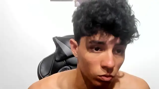 Snapshot of enzo_sloran chatting on 01/31/25, 04:17 enzo sloran online show from 01/31/25, 04:17