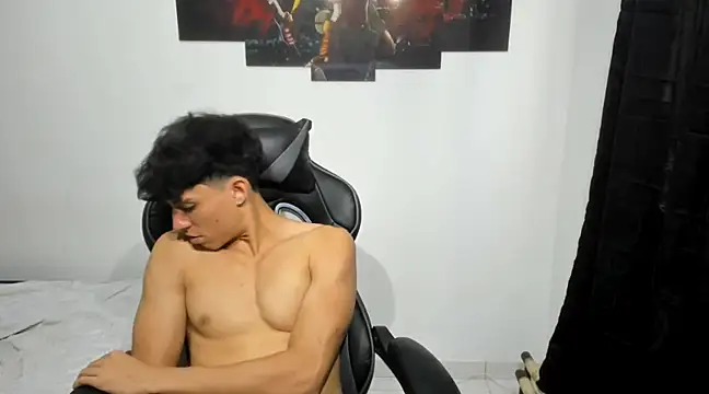 Snapshot of enzo_sloran chatting on 02/18/25, 04:16 enzo sloran online show from 02/18/25, 04:16