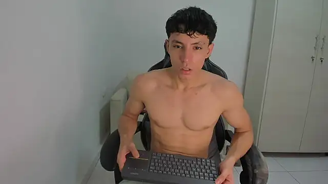 Snapshot of enzo_sloran chatting on 03/03/26, 07:09 enzo sloran online show from 03/03/26, 07:09