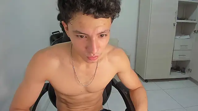 Snapshot of enzo_sloran chatting on 03/11/26, 05:52 enzo sloran online show from 03/11/26, 05:52