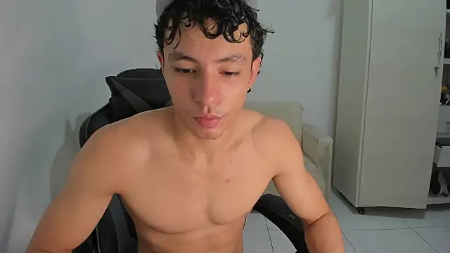 Snapshot of enzo_sloran chatting on 03/19/26, 07:29 enzo sloran online show from 03/19/26, 07:29