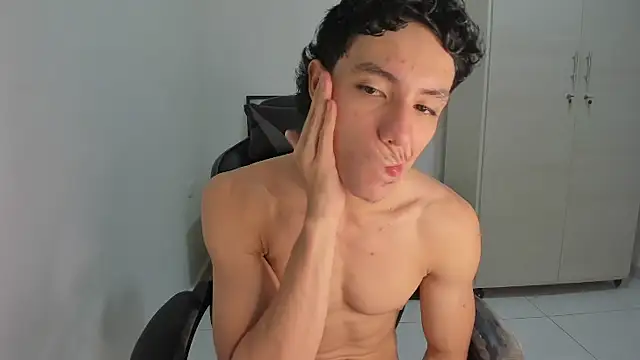 Snapshot of enzo_sloran chatting on 03/20/26, 05:29 enzo sloran online show from 03/20/26, 05:29