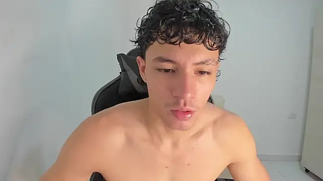 Snapshot of enzo_sloran chatting on 04/01/26, 03:53 enzo sloran online show from 04/01/26, 03:53