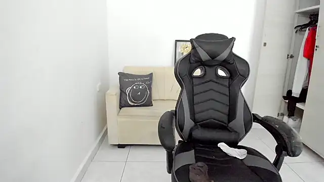 Snapshot of enzo_sloran chatting on 04/12/26, 05:29 enzo sloran online show from 04/12/26, 05:29